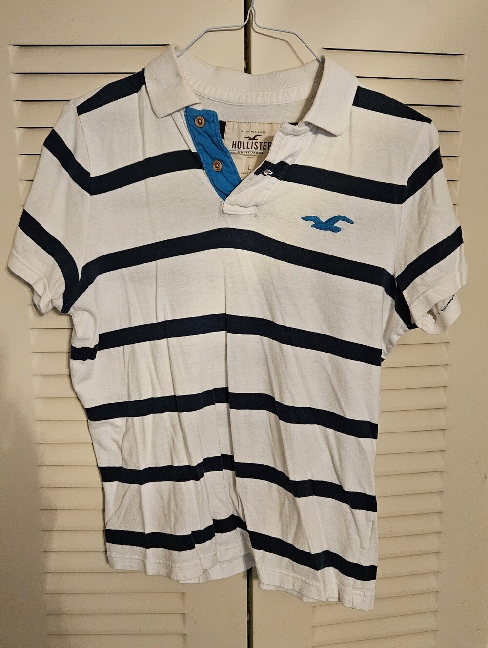 Hollister Men's White Polo with Navy Stripes & Blue Logo